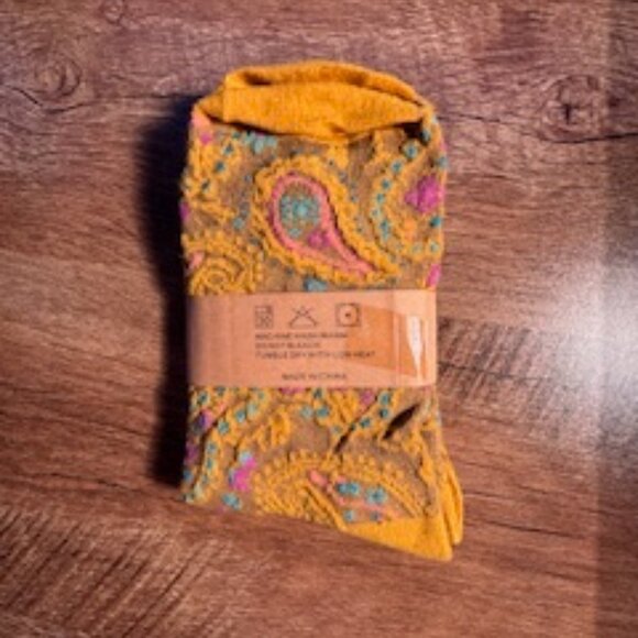 Four Pairs of Fun Socks--New - Picture 3 of 9